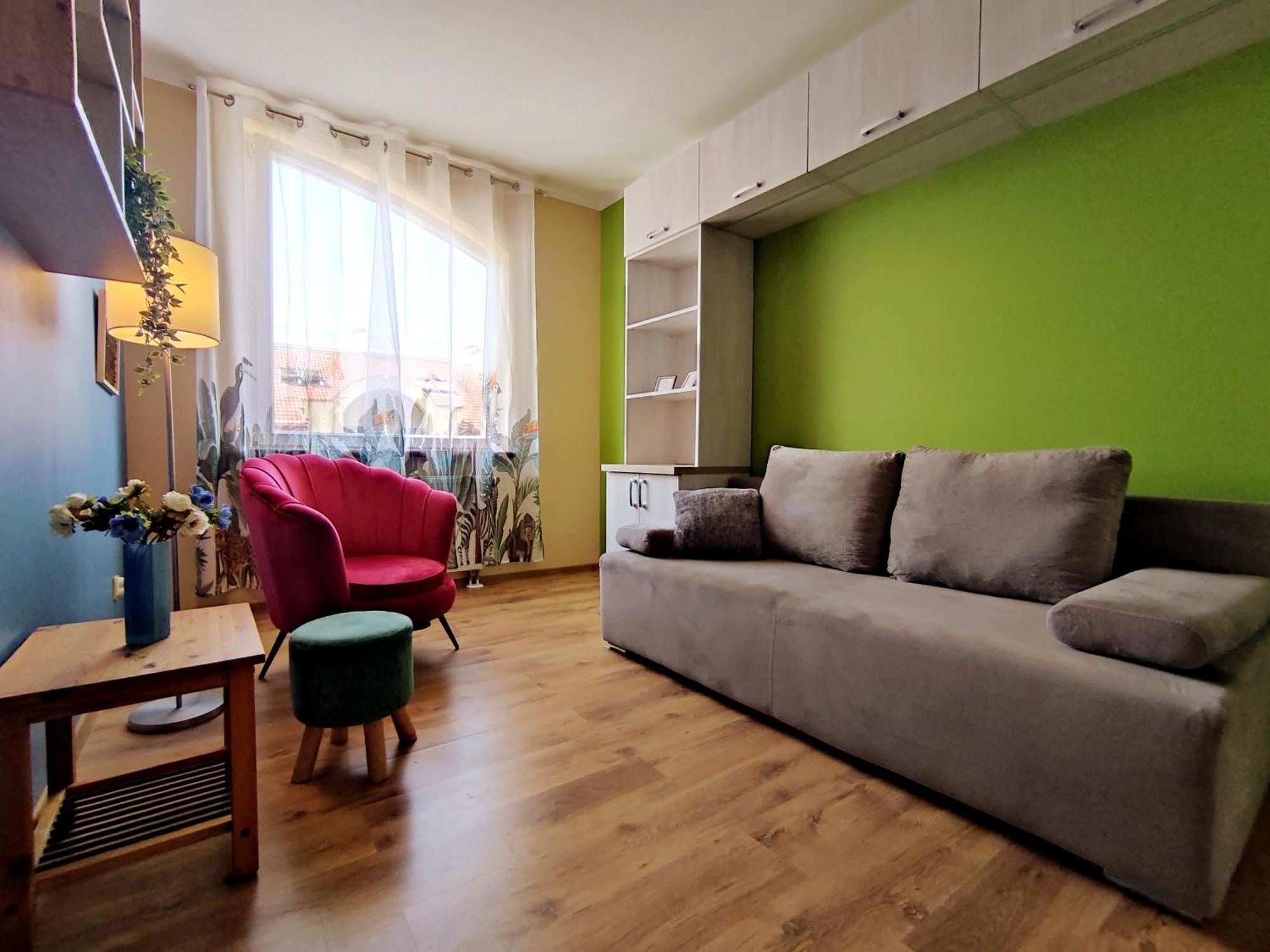Apartment Whisper *